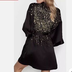 NWT Victoria Secret Fashion Show 2018
Kimono Robe Glitter Black Size XS/S